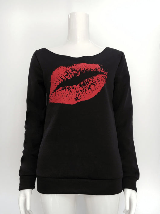Blusa Hombro Descubierto con Estampado de Labios Rojos Voluminosos - Image 6