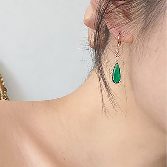 Aretes Clip Esmeralda en Aleación - Joyería Moderna