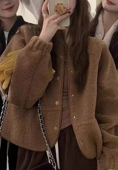 Chaqueta Corta de Lana de Cordero Versátil para Mujer - Image 14
