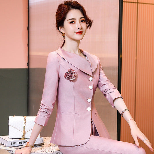 Uniforme Ejecutivo Blanco para Recepcionista de Hotel