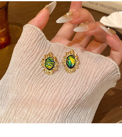 Aretes Metálicos Plisados Irregulares Verde Retro - Image 11