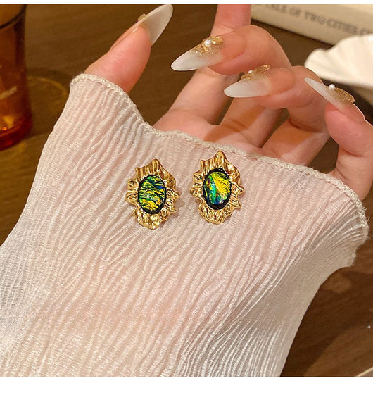 Aretes Metálicos Plisados Irregulares Verde Retro - Image 11