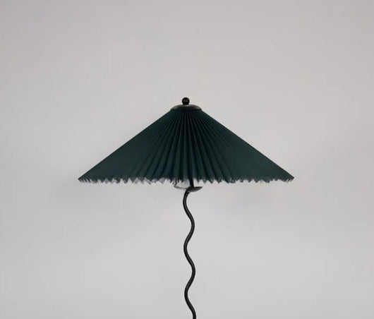 Lámpara Vintage de Mesita de Noche con Diseño Plisado Clásico - Image 6