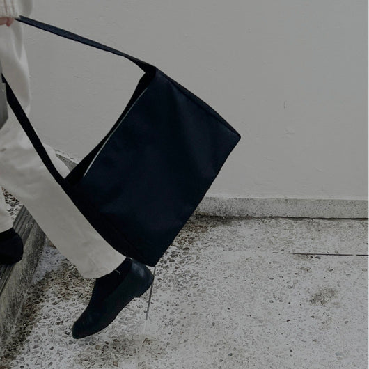 Bolsa de Lona Minimalista para Mujer - Diseño Clásico Versátil - Image 8