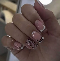 Set de 24 Uñas Postizas con Diseños de Mariposas, Flores y Estampado Vaca con Cristales - Image 20
