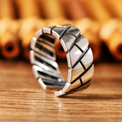 Anillo de Plata Geométrico Retro con Estilo Minimalista