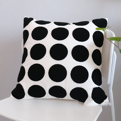 Almohada Decorativa Bordada con Líneas Geométricas Blancas y Negras - Image 3