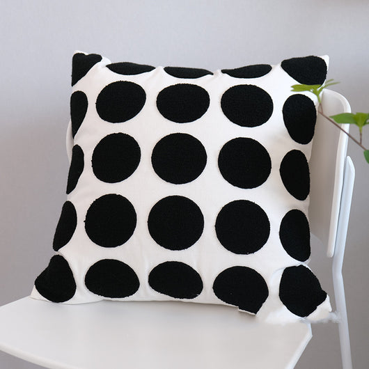 Almohada Decorativa Bordada con Líneas Geométricas Blancas y Negras - Image 3