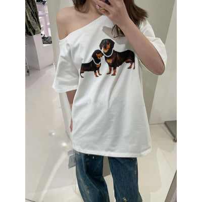 Camiseta Manga Corta Hombro Descubierto con Estampado Asimétrico Suelta y Versátil - Image 4
