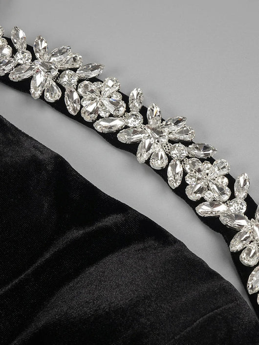 Vestido Asimétrico con Hombro Único y Detalles de Diamantes - Image 8