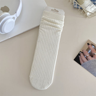 Calcetines Blancos para Mujer con Rayas Hundidas y Diseño Acanalado - Image 7