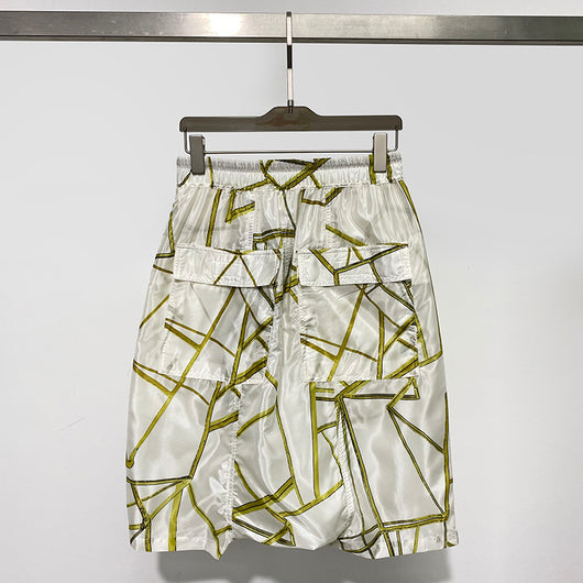 Shorts Cómodos con Estampado Abstracto en Tela Ligera - Image 4