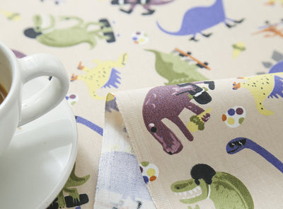 Tela Estampada de Sarga con Diseños Infantiles Creativos - Image 2