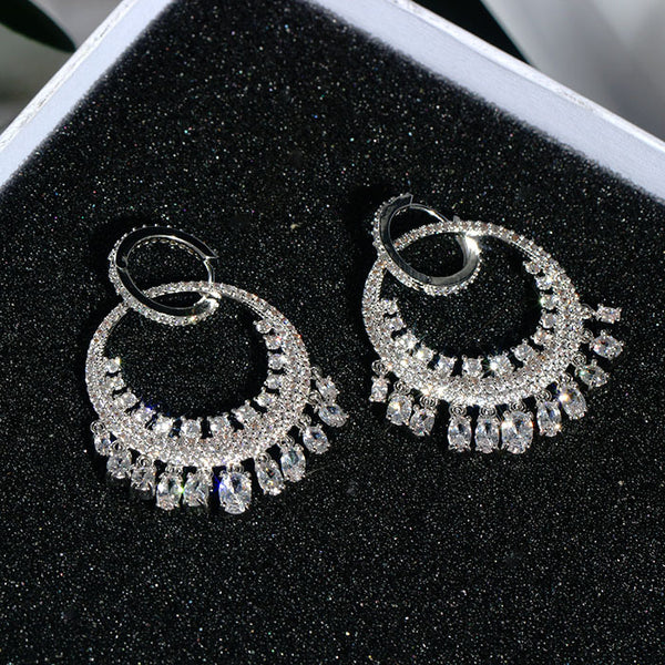 Aretes de Diamante Lujo con Circonita Micro Incrustada y Borla Circular Grande - Image 3