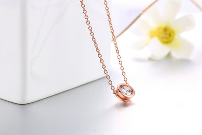 Collar para Mujer Estilo Minimalista con Colgante de Circonita Cúbica en Oro Rosa - Image 10