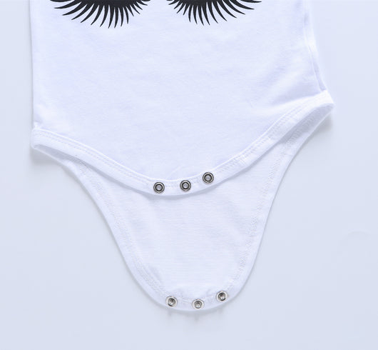 Conjunto de 3 Piezas: Romper Estampado con Letras, Shorts a Rayas y Turbante Blanco - Image 6
