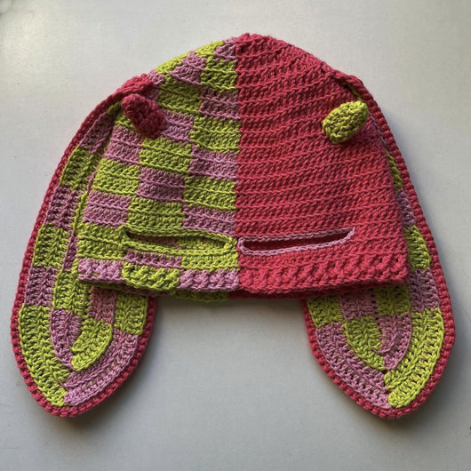 Gorro de Punto Artesanal con Orejas de Conejo, Diseño Divertido con Máscara de Un Ojo y Cuernos - Image 8