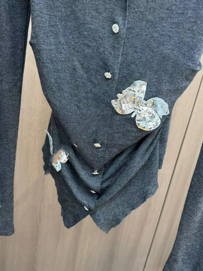 Cardigan de Lana Ajustado con Hebilla de Diamantes y Pliegues Elegantes - Image 7