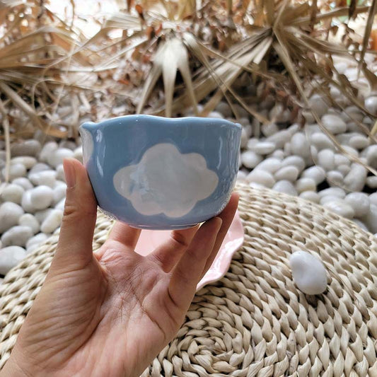 Taza de Café con Plato Decorado a Mano: Cielo Azul y Nubes Blancas - Image 2