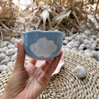 Taza de Café con Plato Decorado a Mano: Cielo Azul y Nubes Blancas - Image 2