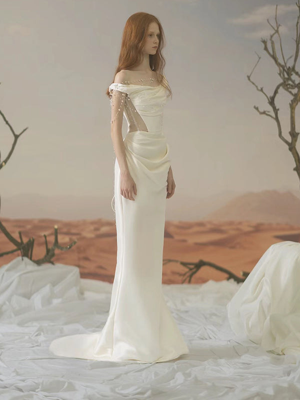 Vestido Satinado Blanco Elegante con Hombros Descubiertos y Corte Sirena - Image 4