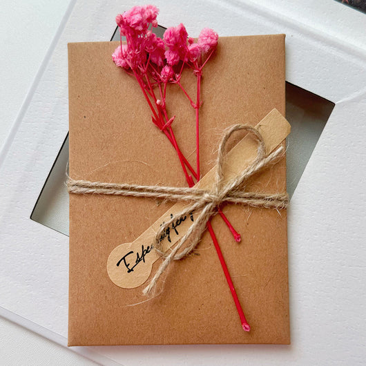 Tarjeta de Agradecimiento con Flores Secas y Cielo Estrellado - Image 12