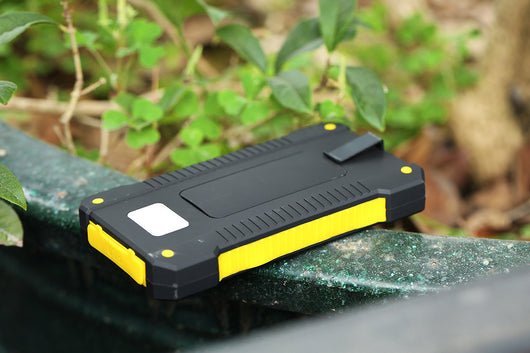 Cargador Solar Portátil Ultradelgado para Celular con Luz de Campamento - Image 17