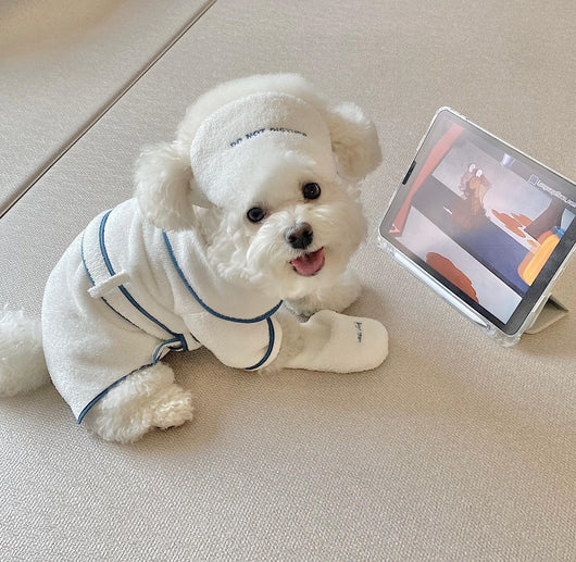 Bata de Baño para Mascotas con Diseño Hotel Chic - Pijama Fotográfico - Image 9