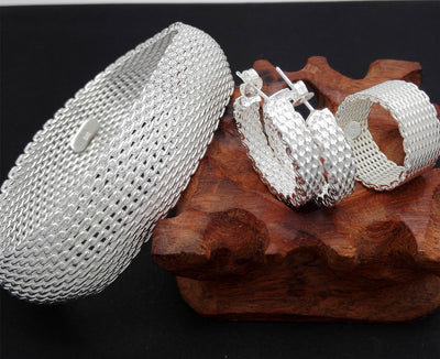 Retro exquisite silver-tone mesh bracelet, matching ring, and hoop earrings three-piece jewelry set. - Image 4