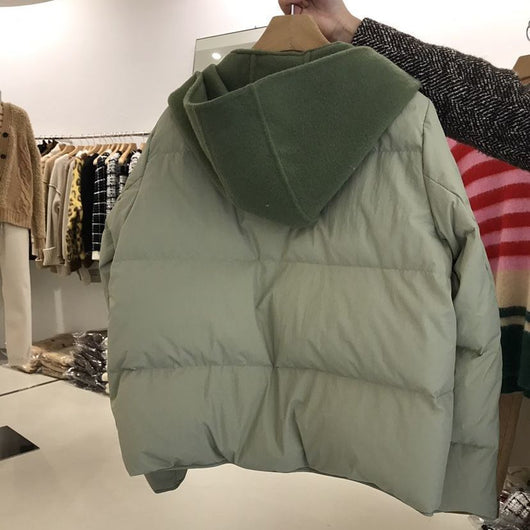 Abrigo Térmico Acolchado con Capucha y Diseño Superpuesto - Image 8