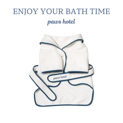 Bata de Baño para Mascotas con Diseño Hotel Chic - Pijama Fotográfico - Image 4
