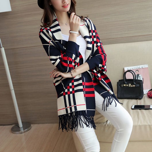 Capa Poncho Escocés con Borlas - Abrigo Elegante para Mujer - Image 4