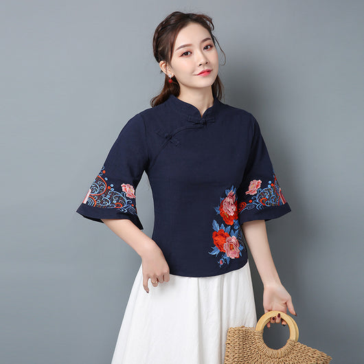 Camisa Elegante con Cuello Alto y Bordados Elaborados - Image 4