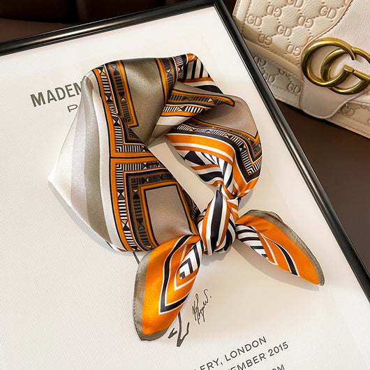 Pañuelo de Seda Beige Cuadrado para Mujer - Versátil y Fácil de Combinar - Image 20