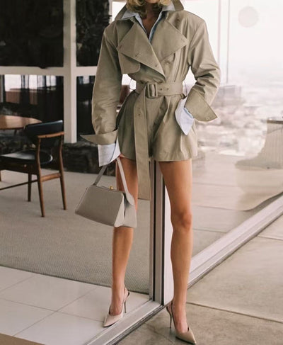Short Estilo Trench Coat Clásico Británico Cintura Ajustada Caqui Claro - Image 18