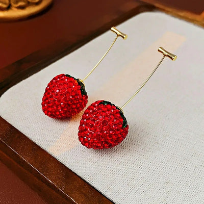 Aretes de Fresa Roja con Diseño Moderno - Image 5