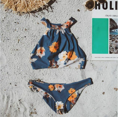 Traje de Baño Azul Estampado con Cuello Halter y Abertura - Image 4
