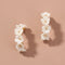 Aretes de Flores Resina Blanca - Diseño Elegante Tipo C