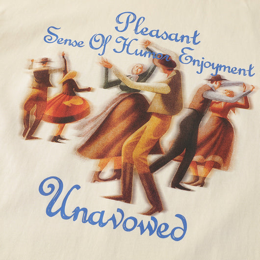 Camiseta Estampada Retro Multitud Bailando para Hombre - Image 4