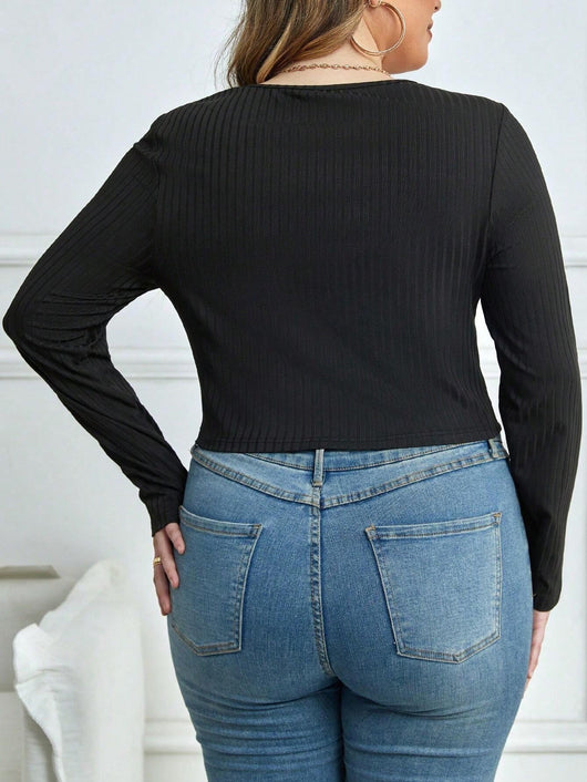 Blusa Ajustada Elegante con Detalles Calados y Mangas Largas - Image 12