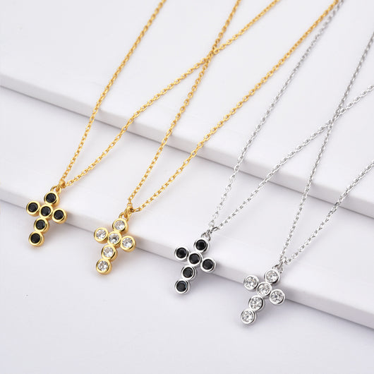 Collar Colgante Cruz de Plata 925 con Circones Blancos y Negros