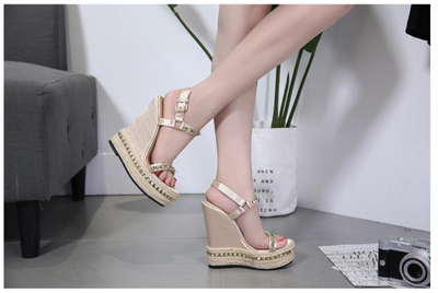 Sandalias Cuña con Remaches - Estilo y Elegancia para Mujer - Image 15