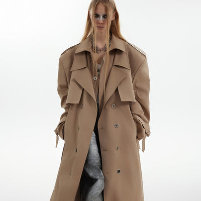Abrigo Trench Acolchado con Hombros Superpuestos - Diseño Industrial Moderno - Image 3