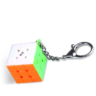 Llavero Cubo Rubik Miniatura - Formas Geométricas (Bollo, Hoja de Arce, Pirámide) - Image 5