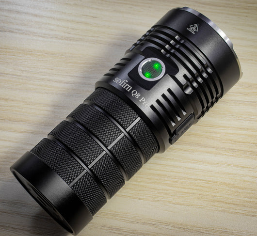 Linterna LED de Alta Potencia 18650C con Carga Directa - Image 8