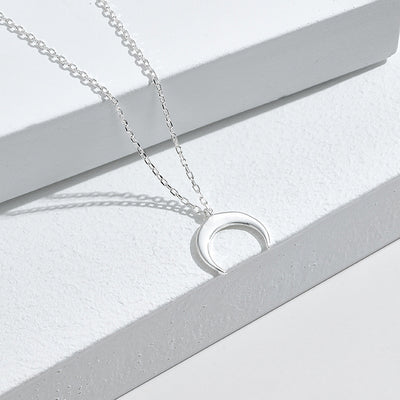 Collar Colgante Luna Minimalista en Plata de Ley - Image 2