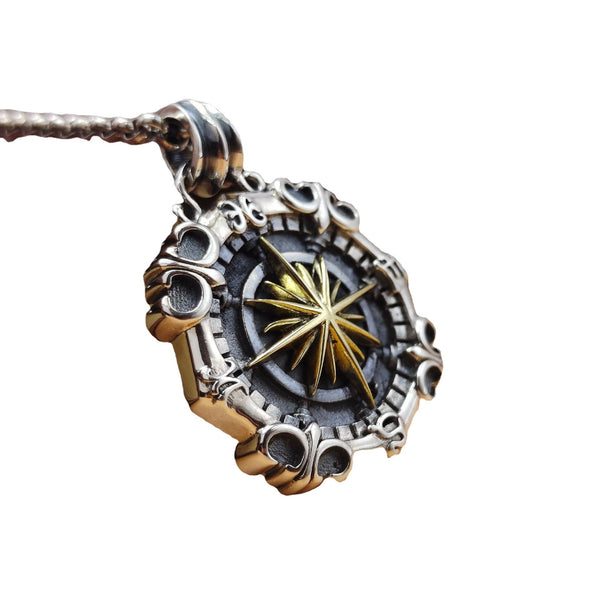 Dije Brújula de Acero Sterling Plateado para Hombre - Estilo Náutico