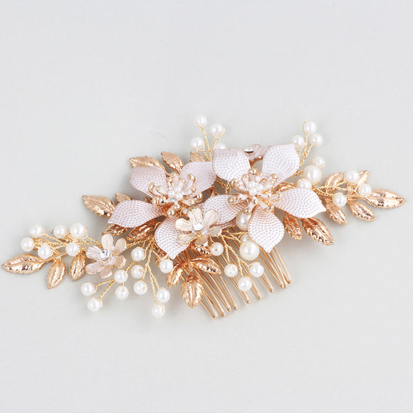 Tocado de Novia de Perlas y Flores del Bosque para Boda