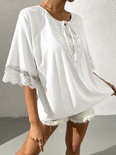 Blusa Étnica con Cuello de Encaje y Manga Corta Suelta - Image 2