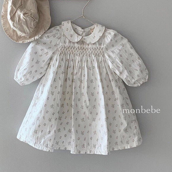 Vestido Infantil Otoñal con Cuello de Muñeca y Estampado Floral